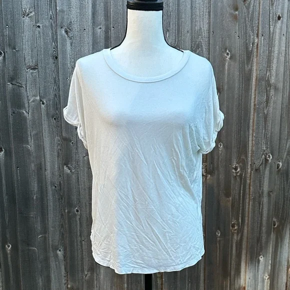 Casual White Short Sleeve Women's Tee EUC - Picture 1 of 6